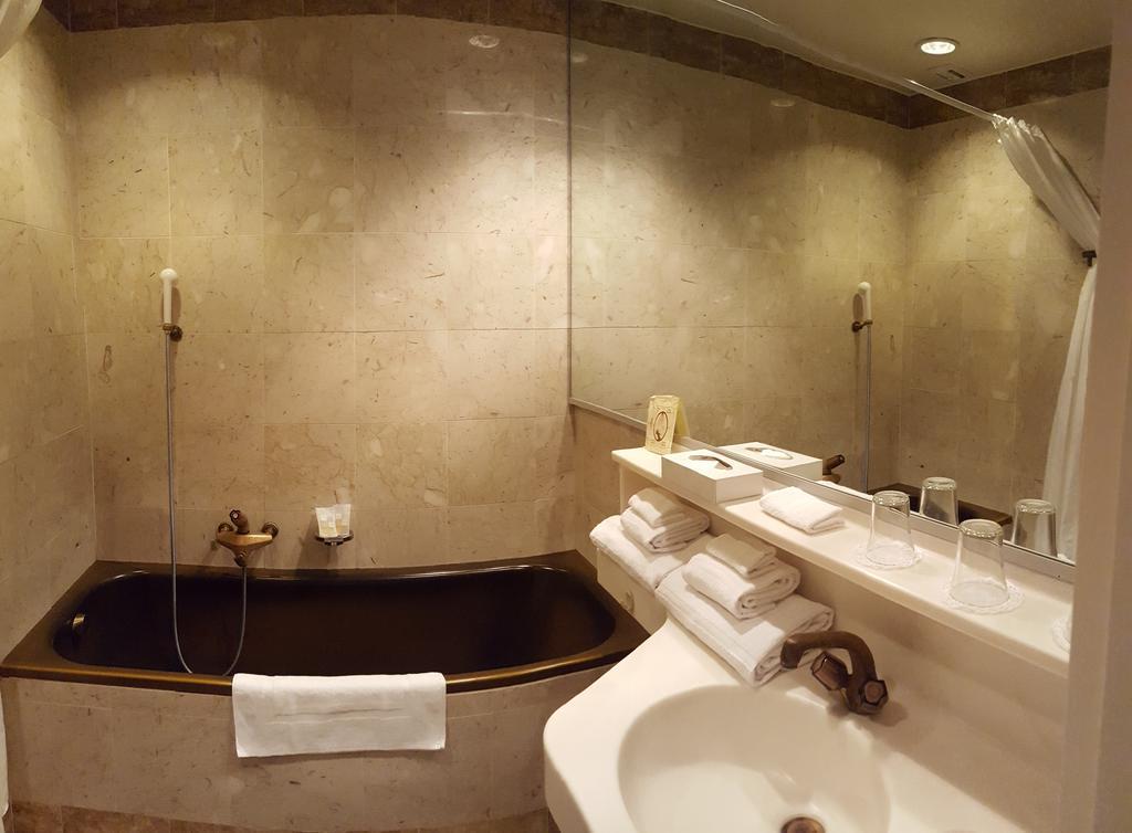 Hotel Fleur-De-Lys La Chaux De Fonds Εξωτερικό φωτογραφία