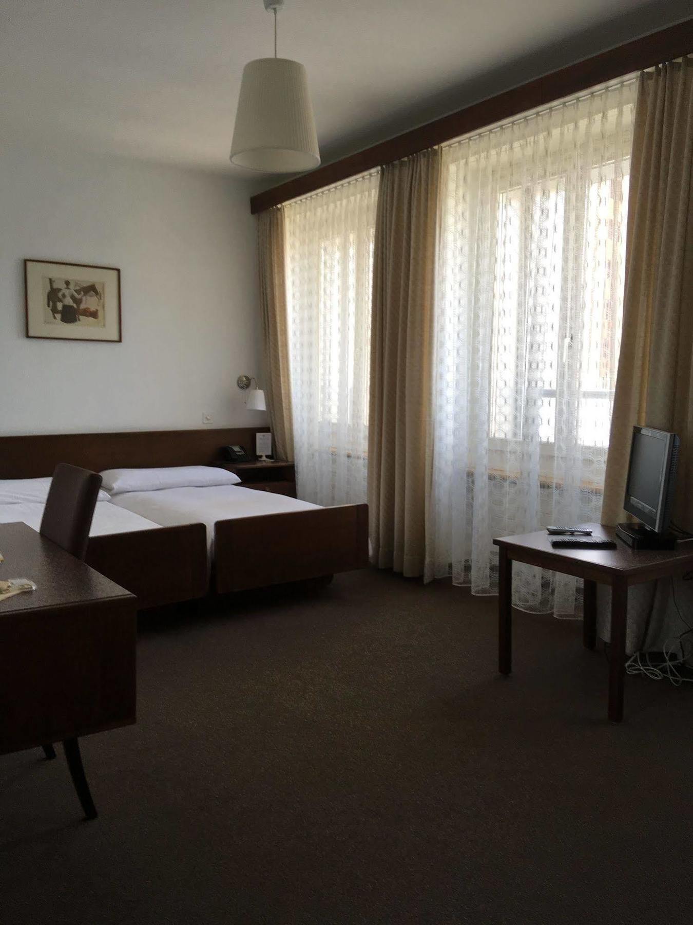 Hotel Fleur-De-Lys La Chaux De Fonds Εξωτερικό φωτογραφία
