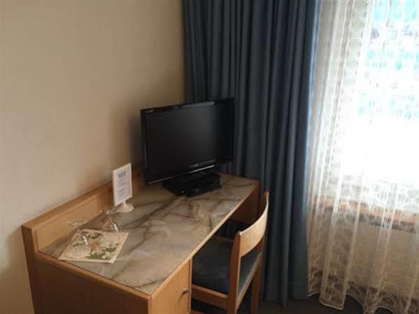Hotel Fleur-De-Lys La Chaux De Fonds Εξωτερικό φωτογραφία